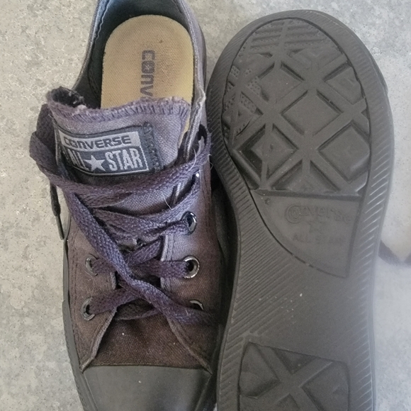 Men's converse sneakers.black, like new. - Picture 2 of 2